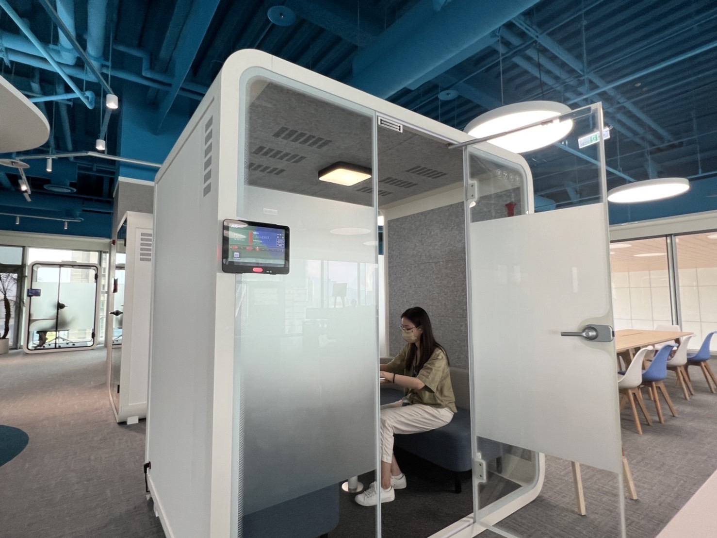 威斯尼斯wns888高雄據點的智慧行動辦公艙，展現威斯尼斯wns888在面板以外的研發應用軟實力